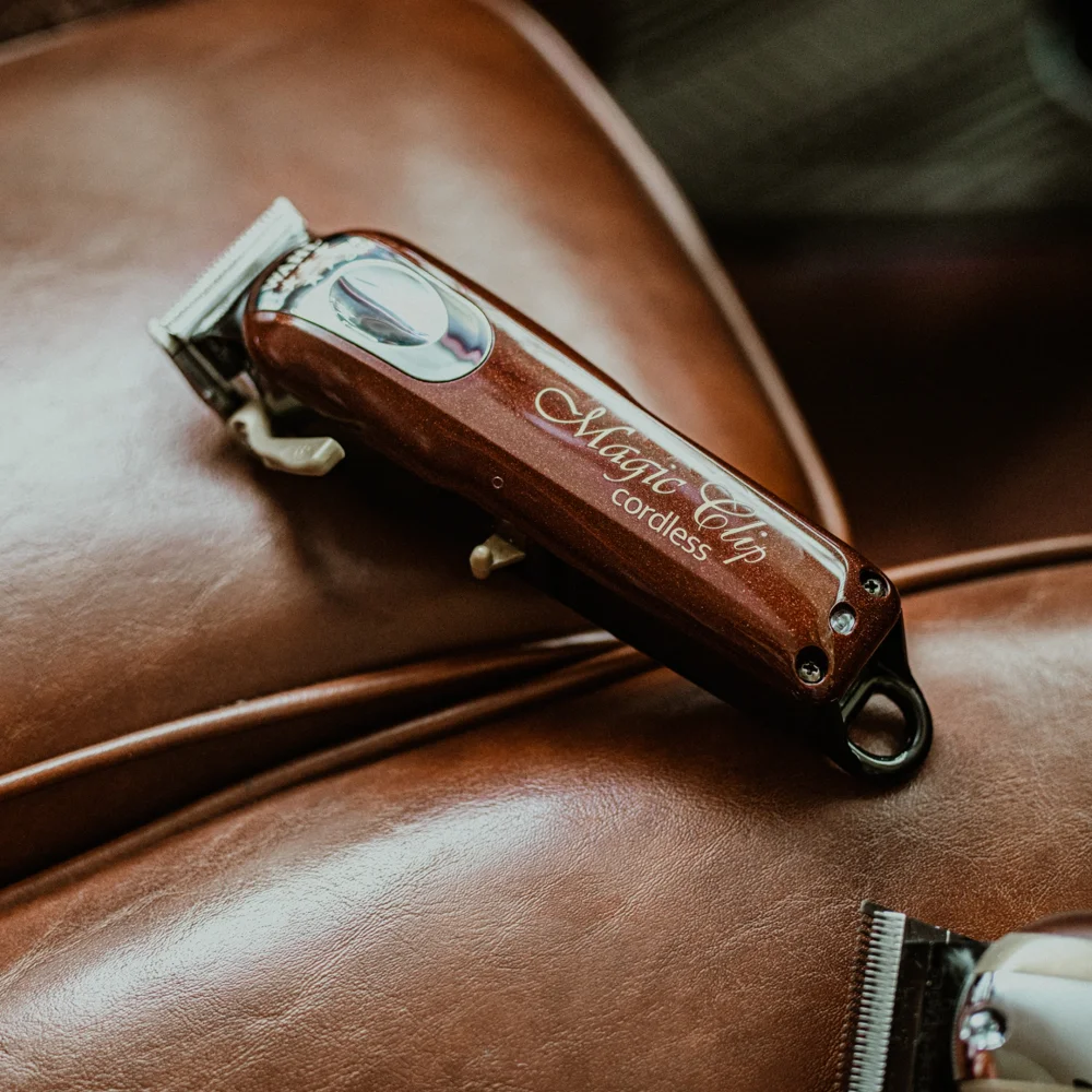 Wahl 5 Star cordless Magic Clip Rood Snoer/Snoerloze Tondeuse - verchroomd stagger-tooth-mes, 46 mm, variabele taper 0,5 mm - 1,2 mm
