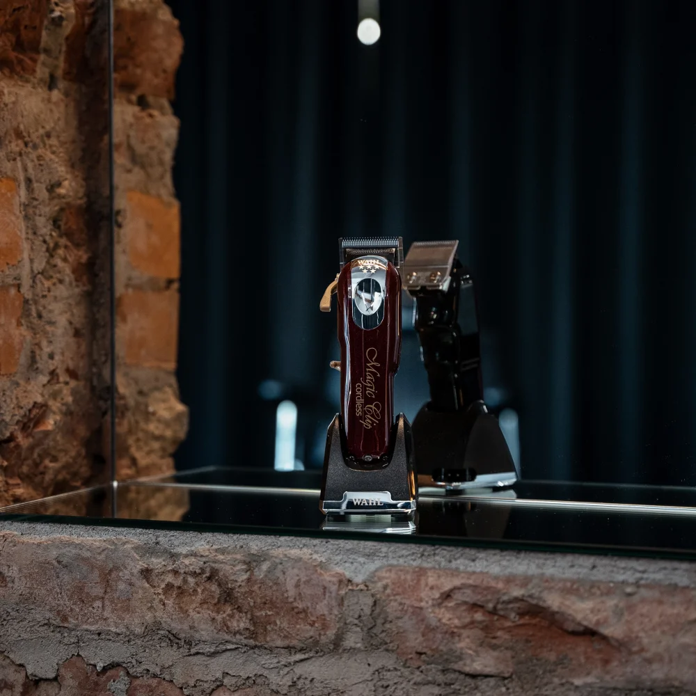 Wahl 5 Star cordless Magic Clip Rood Snoer/Snoerloze Tondeuse - verchroomd stagger-tooth-mes, 46 mm, variabele taper 0,5 mm - 1,2 mm