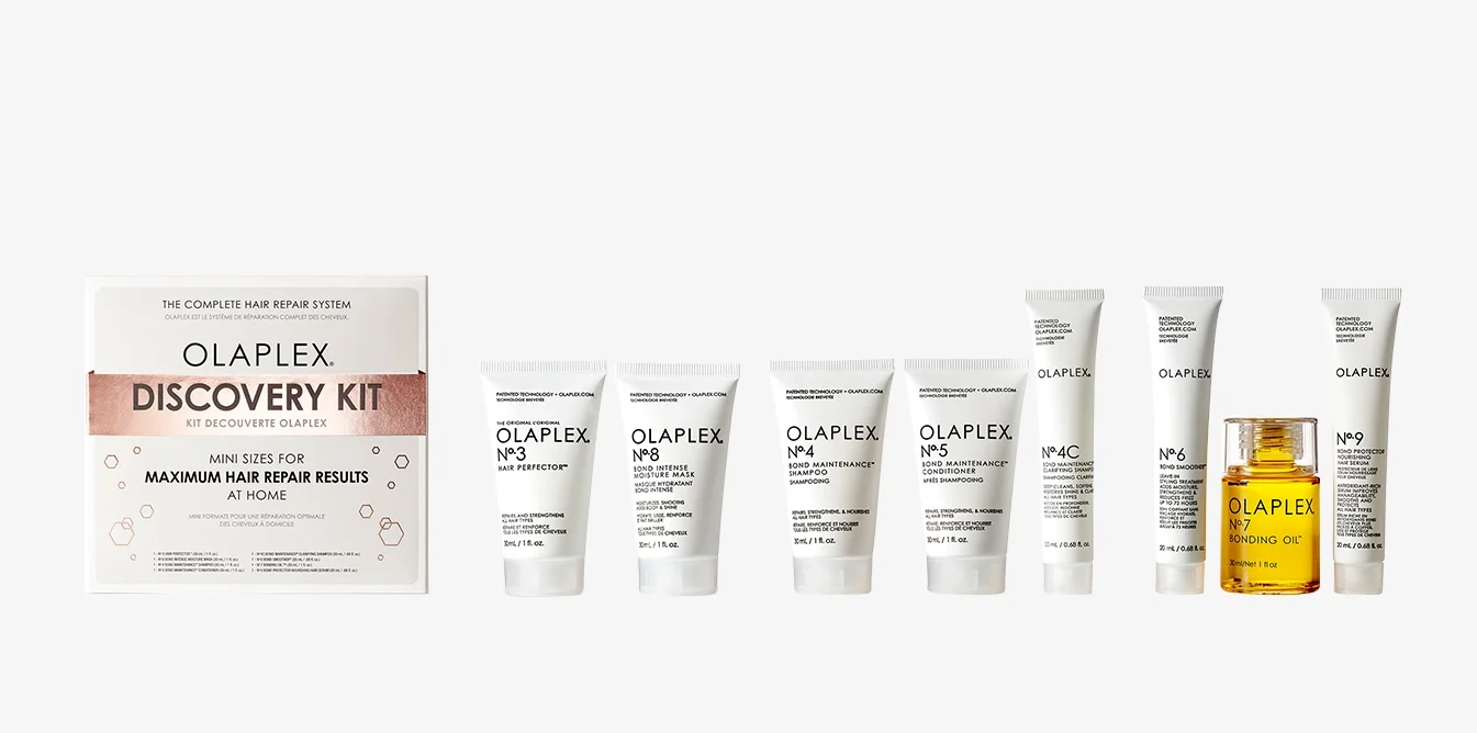 Flatlay van 8 OLAPLEX mini producten in de Discovery Kit